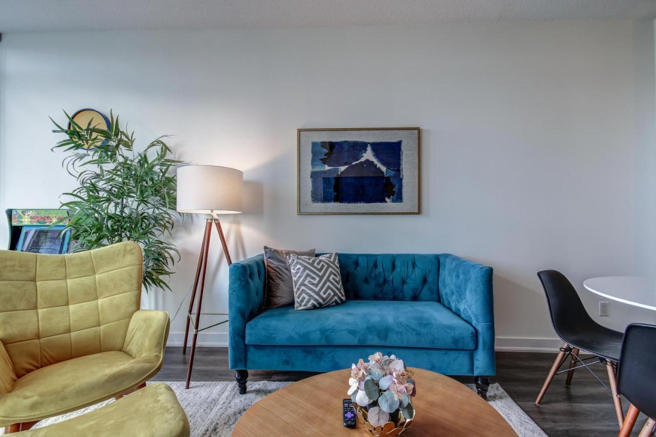 The Benetton Suite - Square One 1 Bedroom + Den + 1 Parking Mississauga Exterior foto